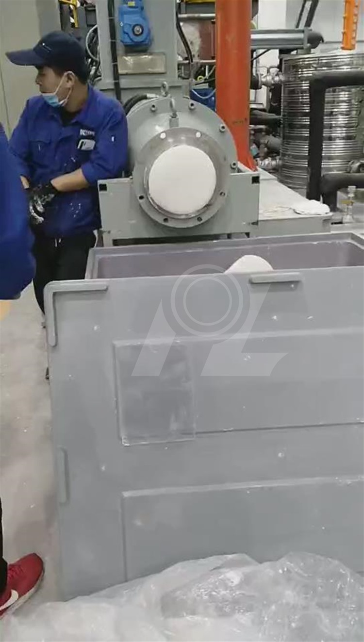 2，上料，捏合精煉